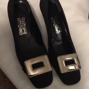 Classic Ferragamo black shoes (kitten heel)
